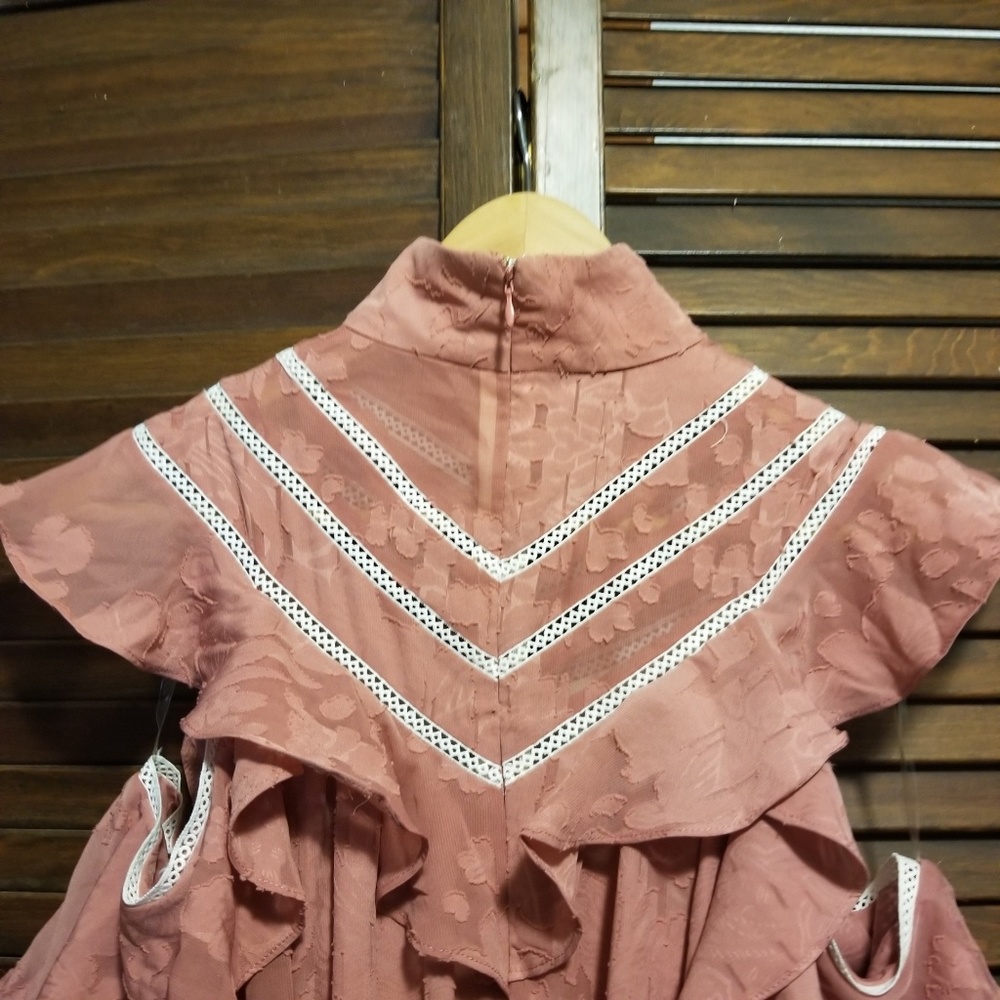 Elliatt Peach Midi Dress - Picture 8 of 8